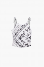 Top cropped alb cu negru cu imprimeu bandană