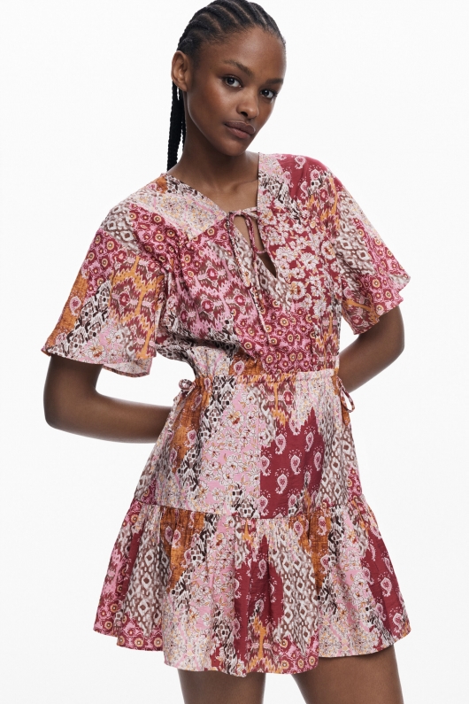 Rochie mini boho cu imprimeu floral și mâneci fluture