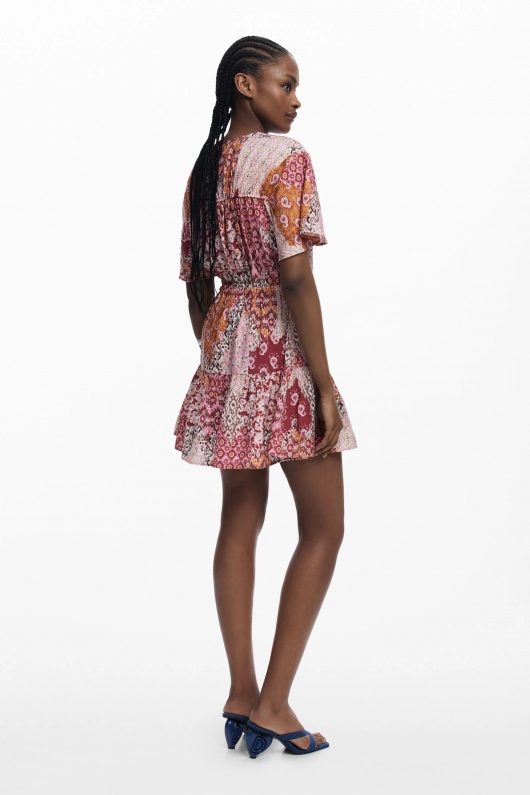 Rochie mini boho cu imprimeu floral și mâneci fluture
