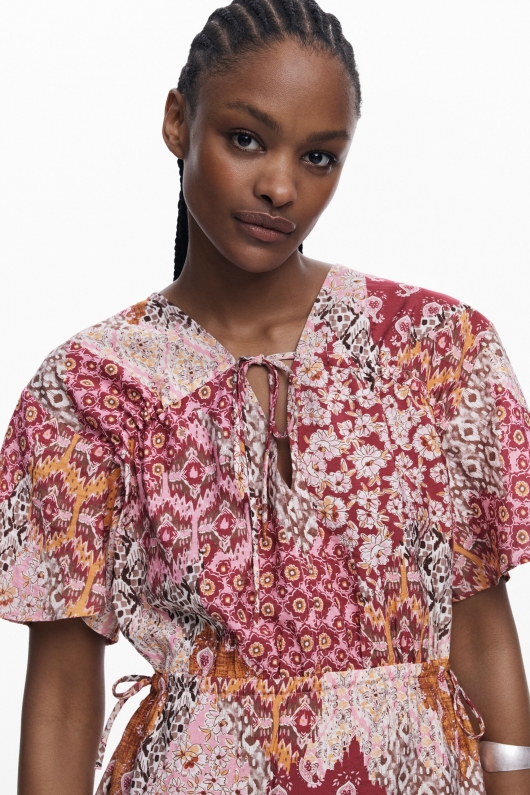 Rochie mini boho cu imprimeu floral și mâneci fluture