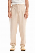 Pantaloni bej chino cu croială conică