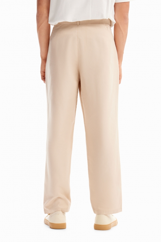 Pantaloni bej chino cu croială conică