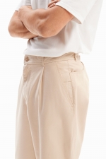 Pantaloni bej chino cu croială conică