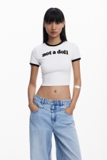 Tricou alb cu text și mâneci scurte