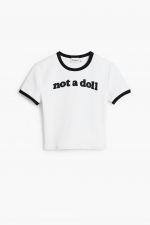 Tricou alb cu text și mâneci scurte