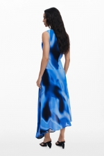 Rochie albastră elegantă cu tiv asimetric