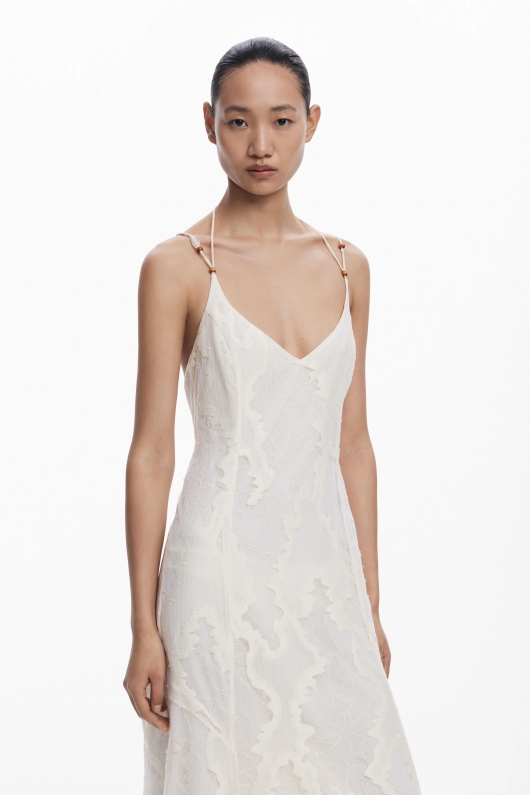 Rochie lungă alba din dantelă elegantă