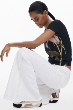 Pantaloni denim crem evazați cu broderie