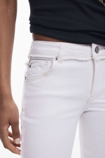 Pantaloni denim crem evazați cu broderie