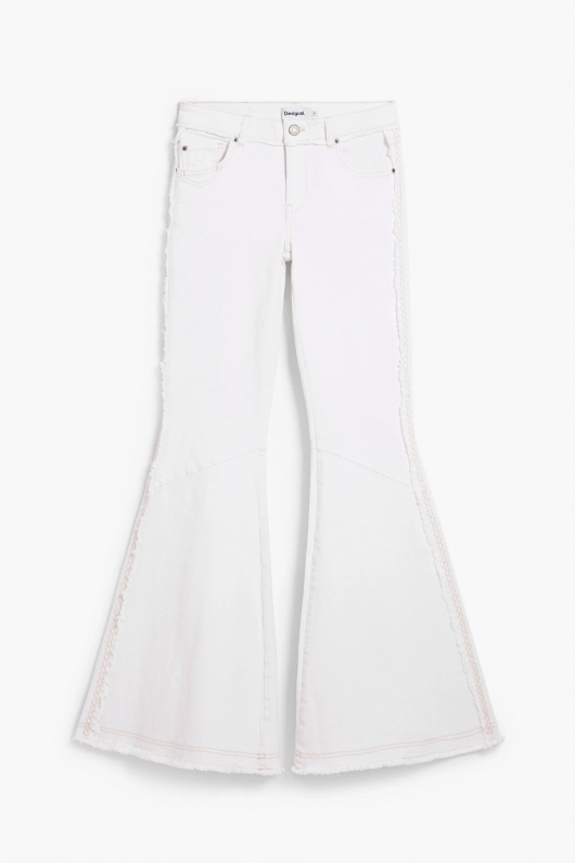 Pantaloni denim crem evazați cu broderie