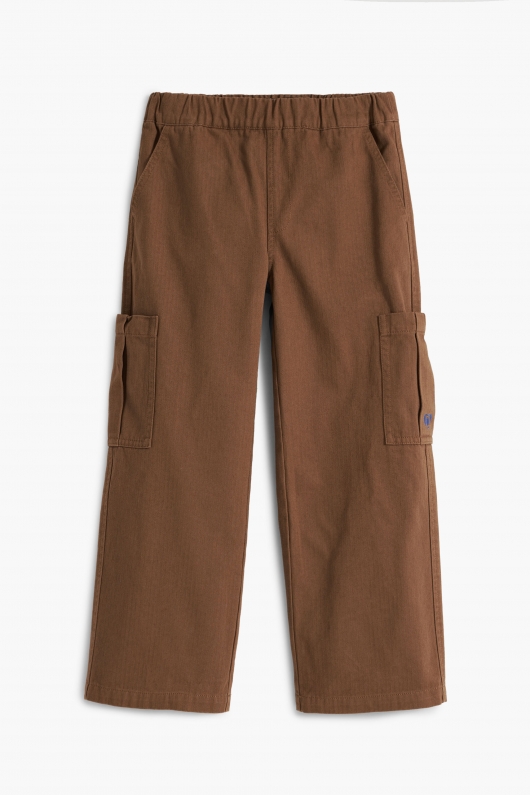 Pantaloni cargo maro cu terminație evazată