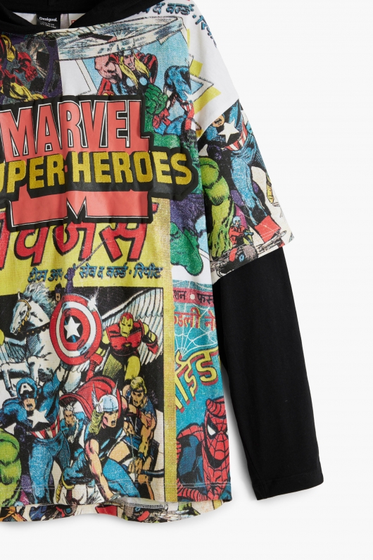 Bluză neagră cu imprimeu Marvel și glugă