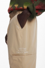 Pantaloni cargo bej cu buzunare mari