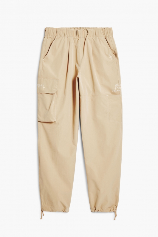 Pantaloni cargo bej cu buzunare mari