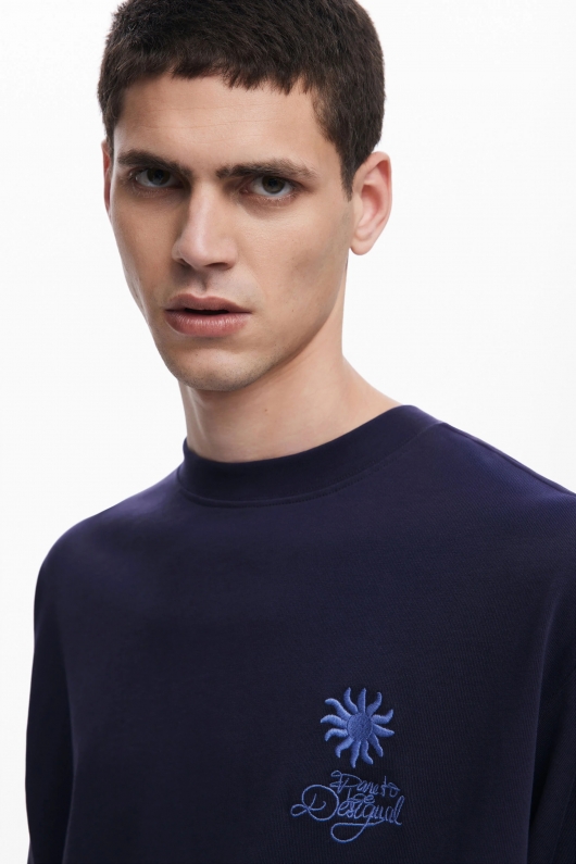 Tricou bleumarin cu imprimeu pe spate