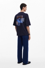 Tricou bleumarin cu imprimeu pe spate