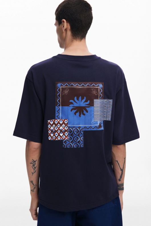 Tricou bleumarin cu imprimeu pe spate