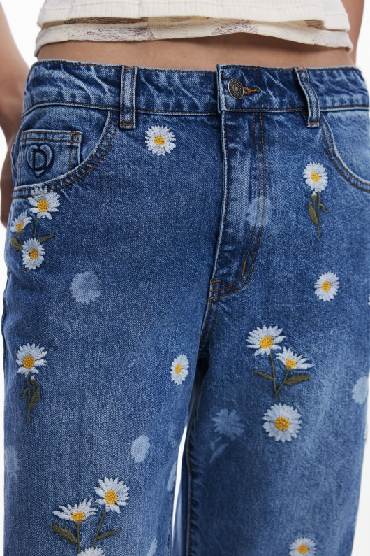 Pantaloni denim albastru cu broderie florală
