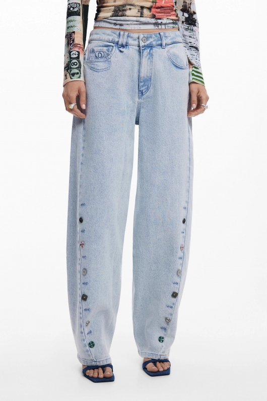 Pantaloni denim albastru cu nasturi decorativi