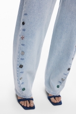 Pantaloni denim albastru cu nasturi decorativi