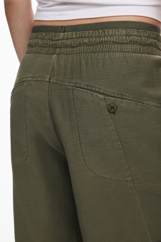 Pantaloni jogger kaki cu buzunare laterale