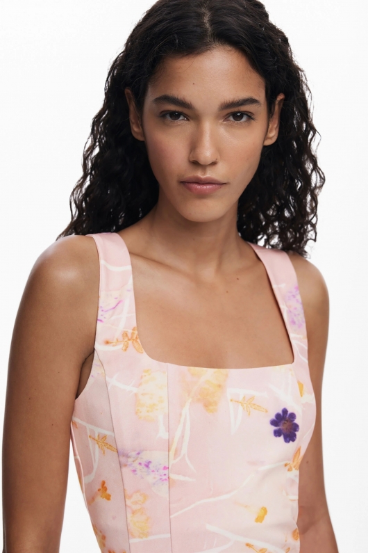 Rochie mini roz cu imprimeu floral și slit