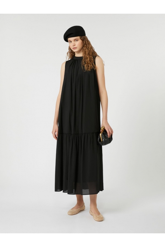Rochie neagră maxi evazată cu mâneci lungi