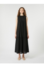 Rochie neagră maxi evazată cu mâneci lungi
