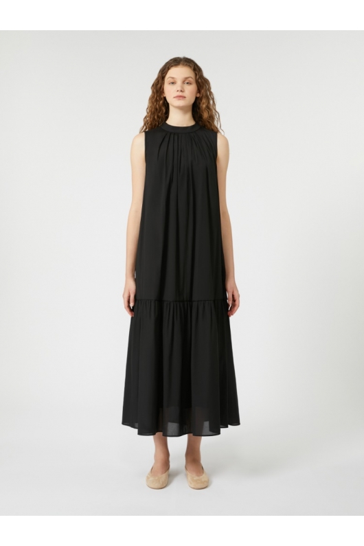 Rochie neagră maxi evazată cu mâneci lungi