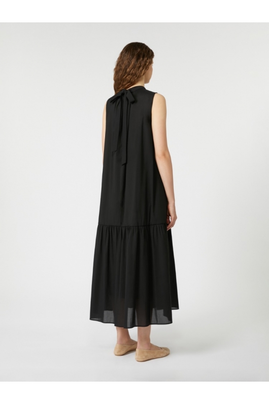 Rochie neagră maxi evazată cu mâneci lungi