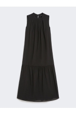 Rochie neagră maxi evazată cu mâneci lungi