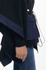 Poncho bicolor denim cu glugă și fermoar