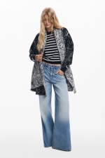 Poncho alb-negru jacquard cu print floral reversibil