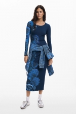 Rochie midi albastră mulată cu imprimeu mandala