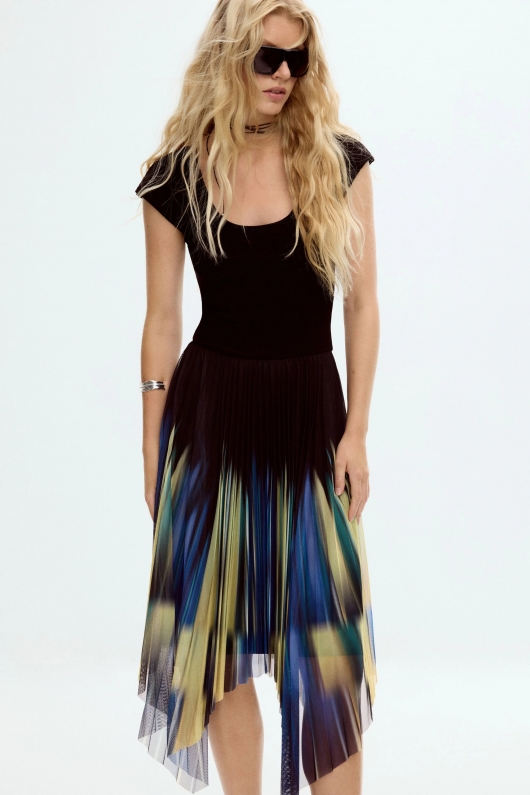 Rochie midi asimetrică cu fustă imprimată