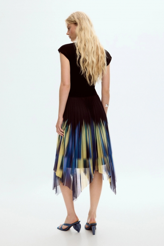 Rochie midi asimetrică cu fustă imprimată