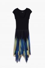 Rochie midi asimetrică cu fustă imprimată
