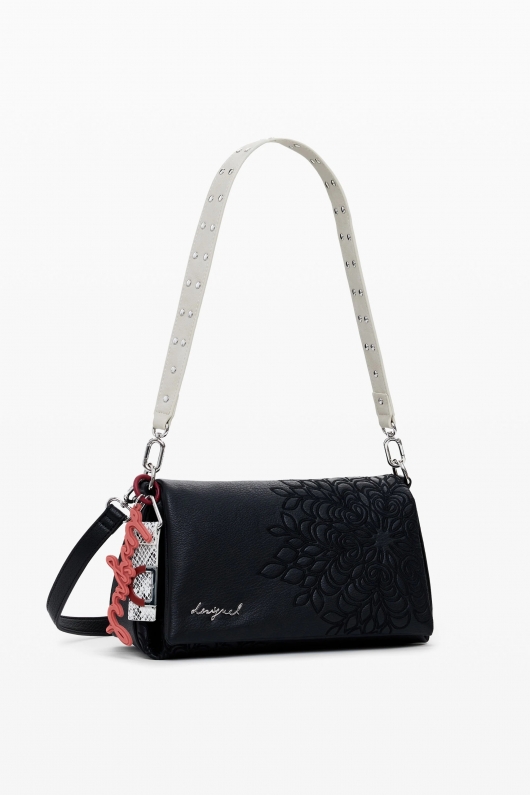 Geantă crossbody neagră cu broderie și clapetă