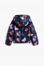 Geacă puffer scurtă albastră metalizată cu print