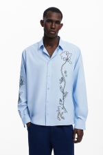 Cămașă bleu cu broderie florală și nasturi