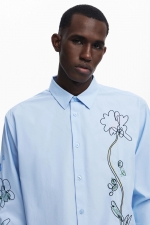 Cămașă bleu cu broderie florală și nasturi