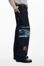 Pantaloni denim închis cu print oriental integral