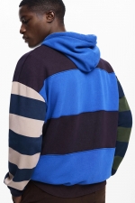 Hanorac cu glugă în dungi multicolore din fleece
