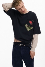 Tricou negru regular cu spate patchwork imprimat