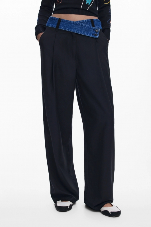 Pantaloni negri drepti cu betelie denim asimetrică
