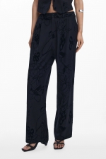 Pantaloni negri drepti cu model floral catifelat