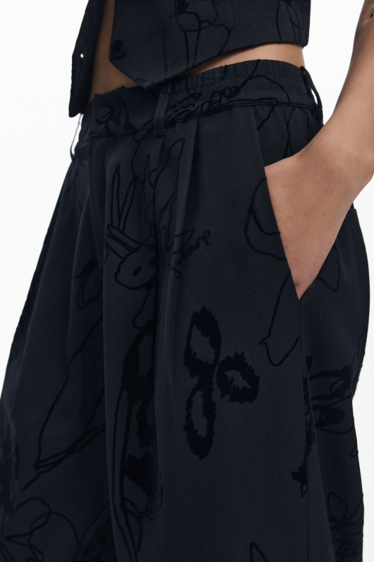Pantaloni negri drepti cu model floral catifelat