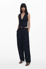Pantaloni negri drepti cu model floral catifelat