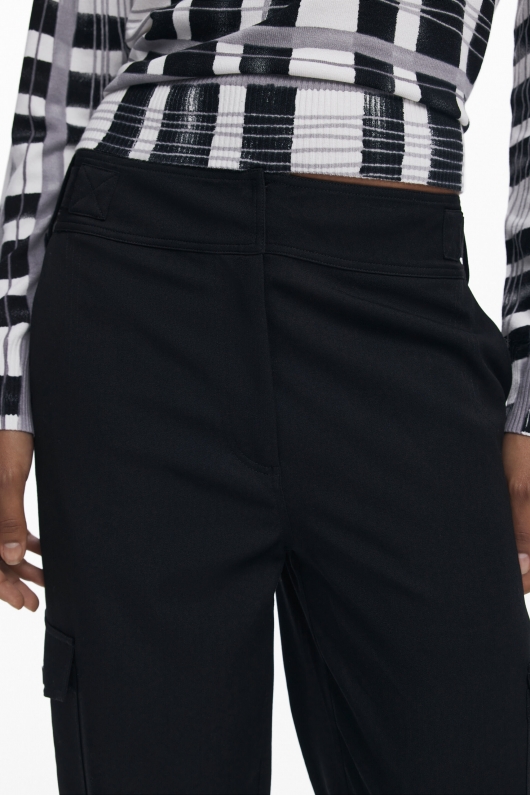 Pantaloni cargo negri lungi cu buzunare mari