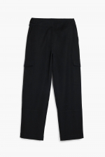 Pantaloni cargo negri lungi cu buzunare mari